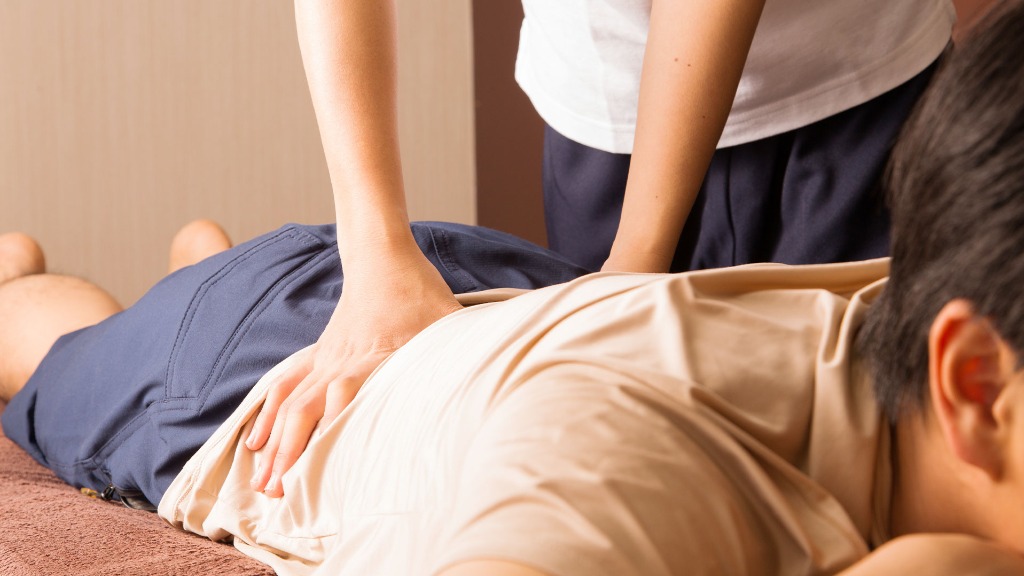 肩こりや腰痛の悩みに整骨院で矯正をお考えなら、加古郡播磨町の「まつもと整骨院」にお任せください。